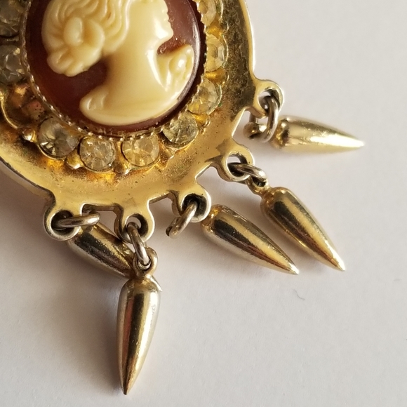 Vintage Karu brooch pin faux cameo gold tone Victorian revival style spike - Picture 10 of 12